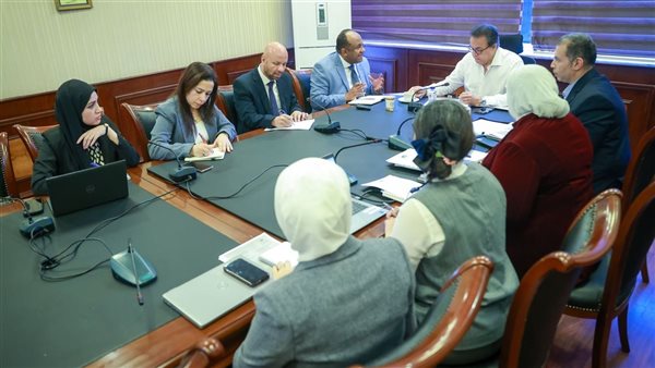 وزير الصحة والسكان،