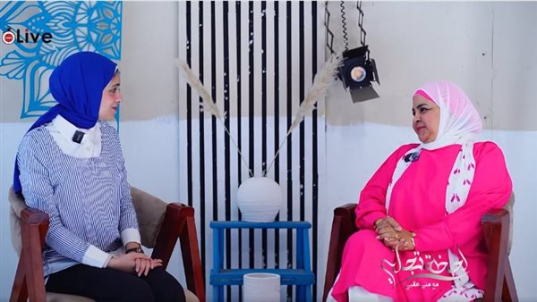 حنان ماضي والزميلة