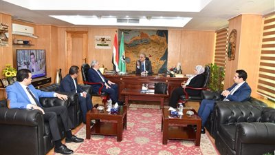 محافظ الفيوم يوقع بروتوكولا لإعادة التوازن البيئي وتنمية بحيرة قارون