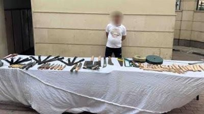 القبض على متهم بتصنيع الأسلحة البيضاء والإتجار بها دون ترخيص في السيدة زينب