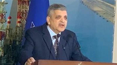 رئيس قناة السويس عن خفض رسوم عبور السفن: إيفرجين وميرسك بدأتا في تنظيم جداولهما للعودة للإبحار بالقناة