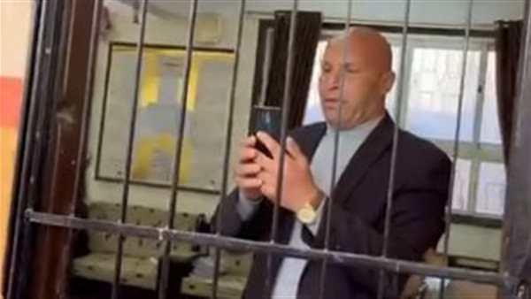 مدير المدرسة خلال