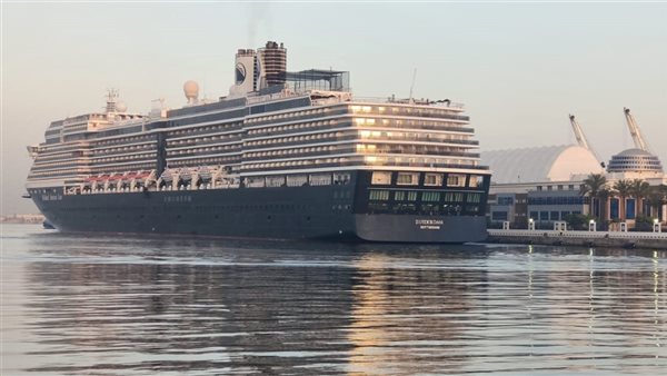 السفينة السياحية