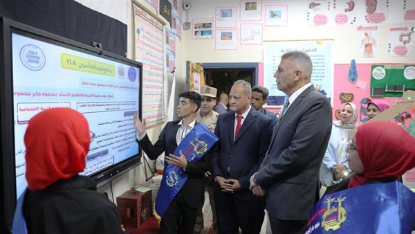 محافظ أسوان