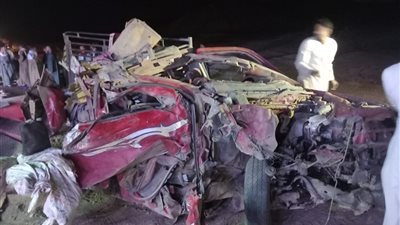 مصرع شخص وإصابة 5 آخرين في تصادم سيارة نقل ثقيل مع ربع نقل بأسوان