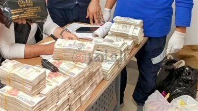 الأمانة كنز لا يفنى.. مسعفان بالمنيا يعيدان 6 ملايين جنيه ذهبا ونقودا لأسرة ضحايا حادث بالصحراوي