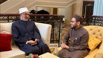 المفتي ونظيره السنغافوري يبحثان تبادل الخبرات في مجالات الإفتاء والتعليم الديني