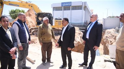 محافظ مطروح يتفقد أعمال خط توصيل مياه محطة تحلية الرميلة بمدخل الخزانات الاستراتيجية