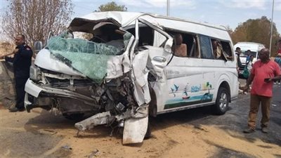 كانوا طالعين رحلة مدرسية.. إصابة 12 طالبا في حادث انقلاب ميكروباص بطريق صحاري أسوان|بث مباشر 