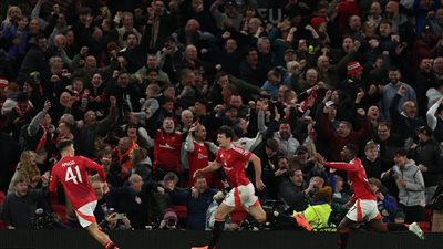 بعد مباراة مثيرة وعودة تاريخية.. مانشستر يونايتد إلى نصف نهائي الدوري الأوروبي