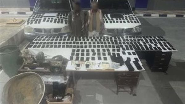 المتهمان بجلب مواد