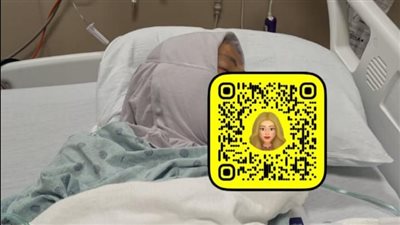 بصورة من المستشفى.. المطربة أروى تطلب الدعاء لوالدتها بعد تعرضها لوعكة صحية