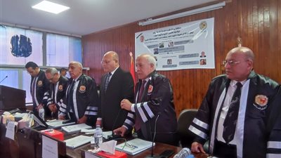 بعد 6 أشهر من وفاته.. جامعة سوهاج تمنح باحثا درجة الدكتوراه بحضور أسرته وأصدقائه