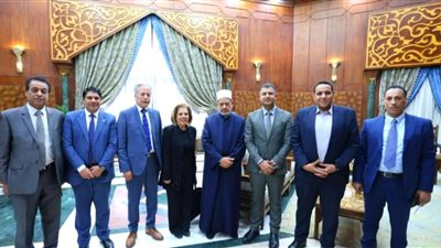 الإمام ينتصر لسيدات الصعيد.. شيخ الأزهر: بزعل لما بنت معاها دكتوراه تيجي تشتكي وأهلها عاوزين يجوزوها لواحد مش متعلم