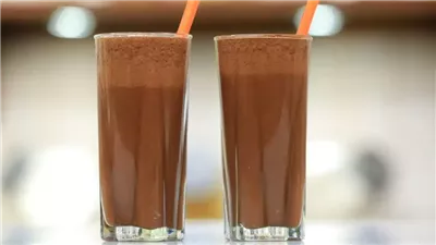 بمكونات بسيطة وغير مكلفة.. طريقة عمل عصير رمان بالشوكولاتة