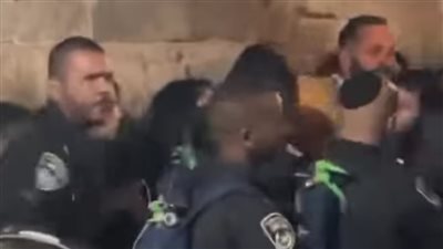  أمين مفتاح كنيسة القيامة: الاحتلال الإسرائيلي اعتدى على عدد من المسيحيين خلال احتفالات سبت النور| خاص