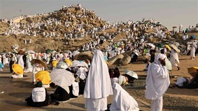 السياحة تحذر من اللجوء للطرق غير الرسمية للحج.. وتطالب بالبعد عن السماسرة والوسطاء | بث مباشر