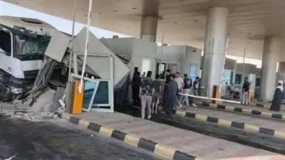 تصادم سيارة نقل بكارتة الطريق الأوسطي اتجاه أكتوبر| صور 