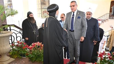 محافظ جنوب سيناء يزور كاتدرائية السمائيين للتهنئة بعيد القيامة المجيد