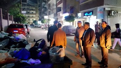 محافظ الدقهلية يفاجئ المنصورة ليلًا.. جولات على الأقدام وإنذارات حاسمة قبل شم النسيم| صور