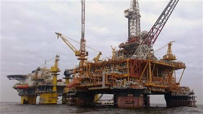 انخفاض أسعار النفط عند التسوية مع ارتفاع المخزونات الأمريكية 