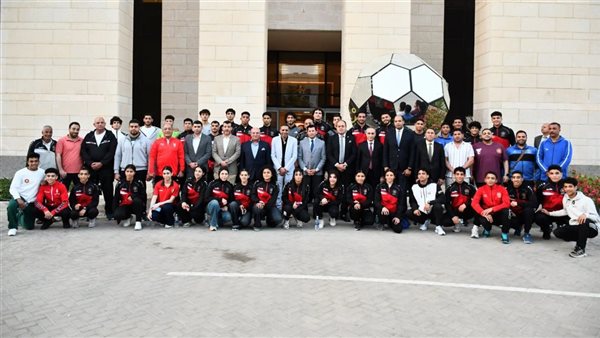وزير الرياضة مع منتخب