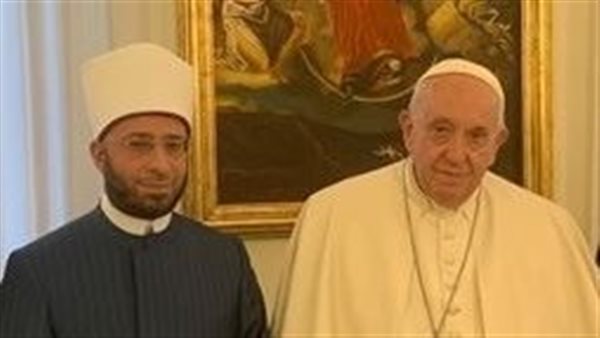 البابا فرنسيس ووزير