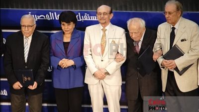 محمد صبحي: نظام الورش أهدر كرامة الريادة المصرية في الدراما.. والفنان مش بيتسعر زي البنزين | بث مباشر