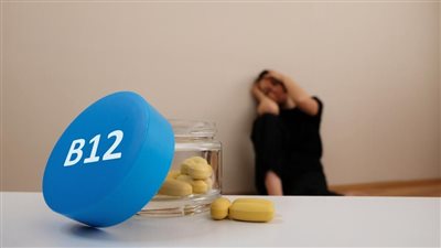 أفضل طرق الوقاية من نقص فيتامين B 12 بشكل طبيعي.. أطعمة ومكملات غذائية