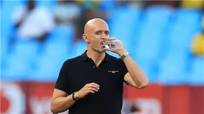 مدرب صن داونز: ننتظر تحديًا قويًا أمام بيراميدز.. وجاهزون للفوز في المباراة 