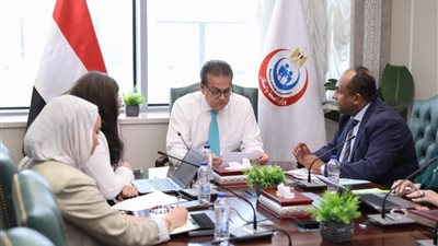 وزير الصحة يبحث مقترحات لتوطين صناعة فلاتر الغسيل الكلوي.. وتشكيل لجنة للاستفادة من الأصول غير المستغلة