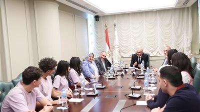 وزير التعليم يلتقي ممثلين لطلاب مدارس النيل الدولية.. ويستمع لآرائهم بشأن نظام الدراسة وتطلعاتهم الدراسية والمهنية