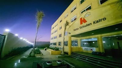 محاكمة مسؤولي مدرسة شهيرة لاتهامهم بتدريس مناهج غير أخلاقية