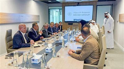 بحث تعزيز التعاون بين المنطقة الاقتصادية لقناة السويس وموانئ أبو ظبي