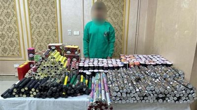 ضبط متهم بحوزته ألعاب نارية بعد الترويج لها عبر الفيسبوك