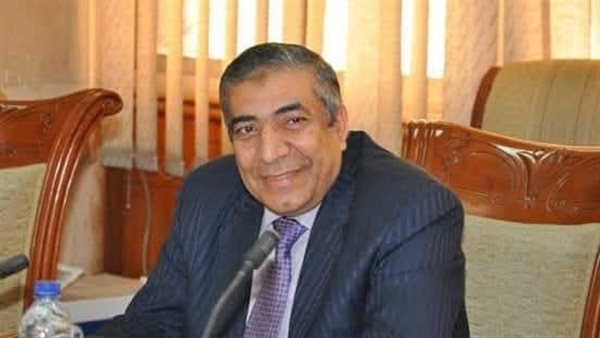 الدكتور عاطف أبو