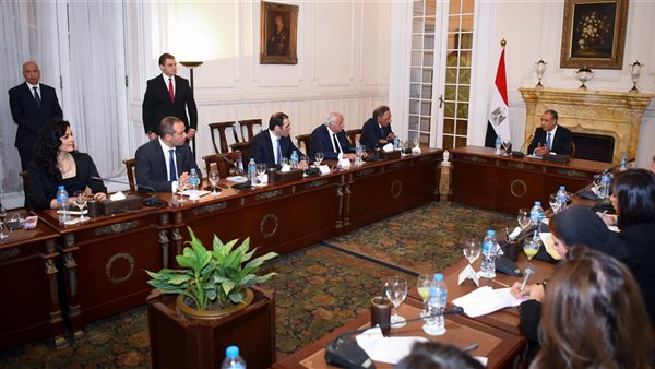 وزير الخارجية خلال