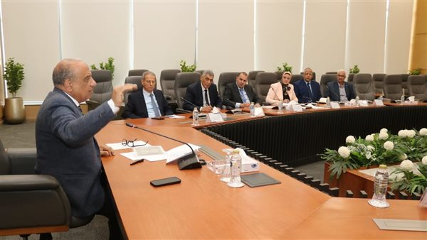 جانب من اجتماع وزير