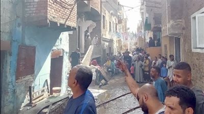 إنقاذ المنشية من كارثة محققة.. السيطرة على حريق هائل بمنزلين في إسنا دون إصابات