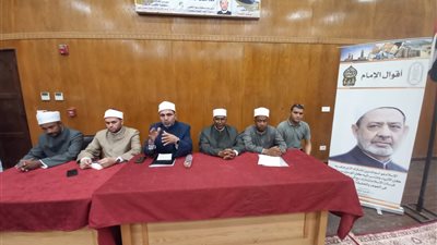 مدير الجامع الأزهر يشدد على ضرورة التزام المحفظين بالزي الأزهري وبالمناهج الدراسية 