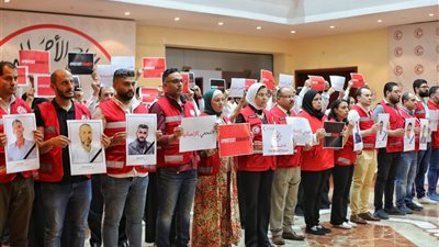 لنحمي الإنسانية.. الهلال الأحمر المصري ينظم وقفة تضامنية مع أرواح المسعفين الفلسطينيين| صور