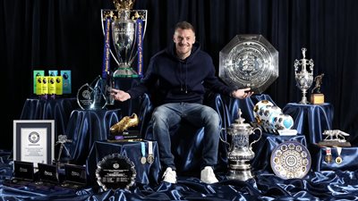 شاهد على العصر الذهبي.. ليستر سيتي يعلن رحيل جيمي فاردي بعد 13 عاما