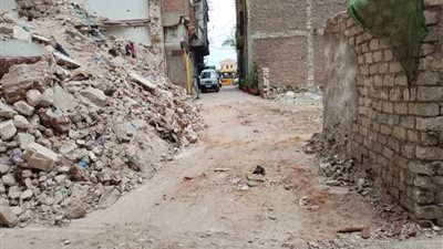 إزالة عقار آيل للسقوط بالإسكندرية.. ووقف بناء 68 مقبرة مخالفة