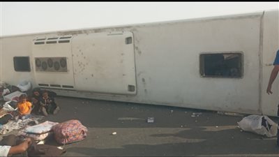 ننشر أسماء المصابين والحالة الصحية لـ50 سودانيًا إثر انقلاب أتوبيس بالطريق الصحراوي بأسوان