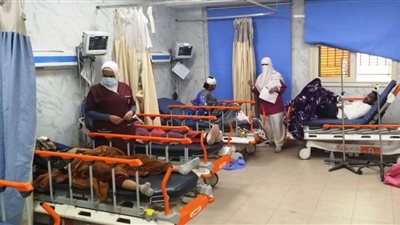 محافظ أسوان يوجه بتقديم الرعاية اللازمة لـ 50 مصابا سودانيا في حادث انقلاب أتوبيس