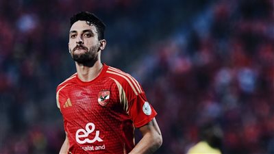 طبيب الأهلي يوضح تفاصيل إصابة طاهر محمد طاهر في مباراة القمة 