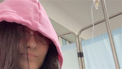 راندا البحيري ترد على التعليقات المشككة في تعرضها للتسمم: مش لازم أطلع وأنا معلقة محاليل وبرتعش