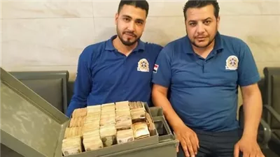 مسعف يكشف كواليس إعادة 900 ألف جنيه لتاجر ذهب بعد حادث تصادم على طريق السويس| خاص