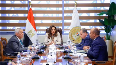 وزيرة التنمية المحلية: تقديم التيسيرات للمواطنين فى التصالح.. والتسهيل على المستثمرين لتوفيق أوضاع المحال غير المرخصة 