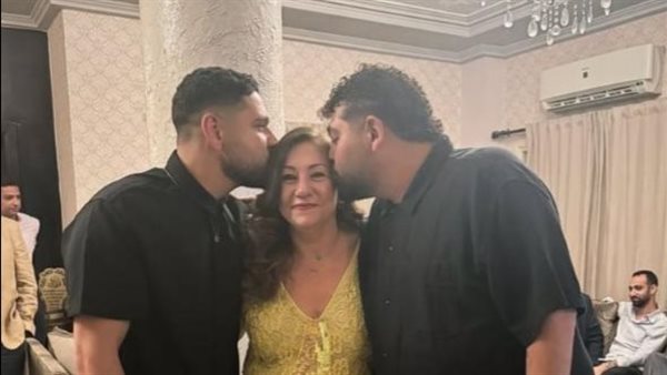 محمود شاهين ووالدته